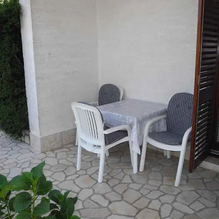 Apartment In 13781 *