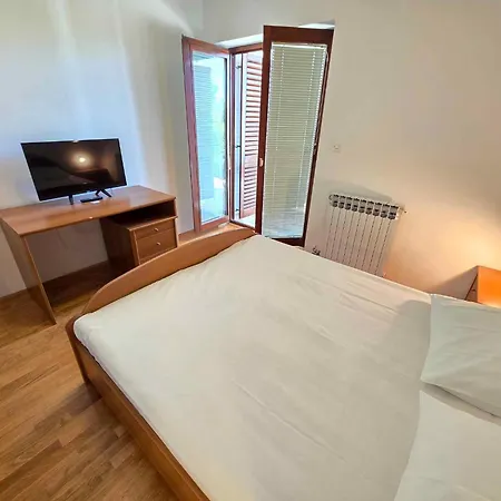 In 13781 Apartment *